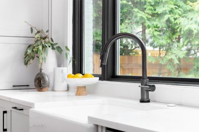 Undermound Sink with Modern Faucet